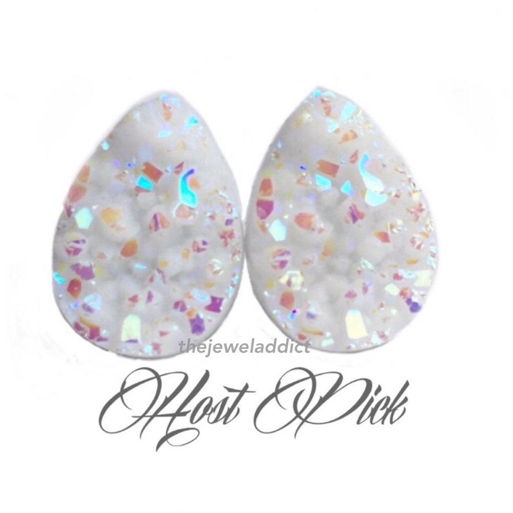 3 for 15🎀 Opal white Druzy style teardrop studs
